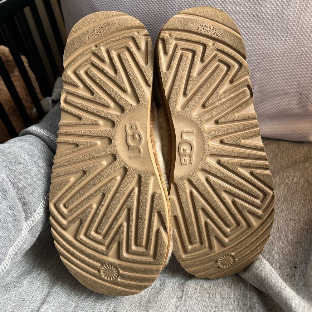 Uggs Clogs - image 6